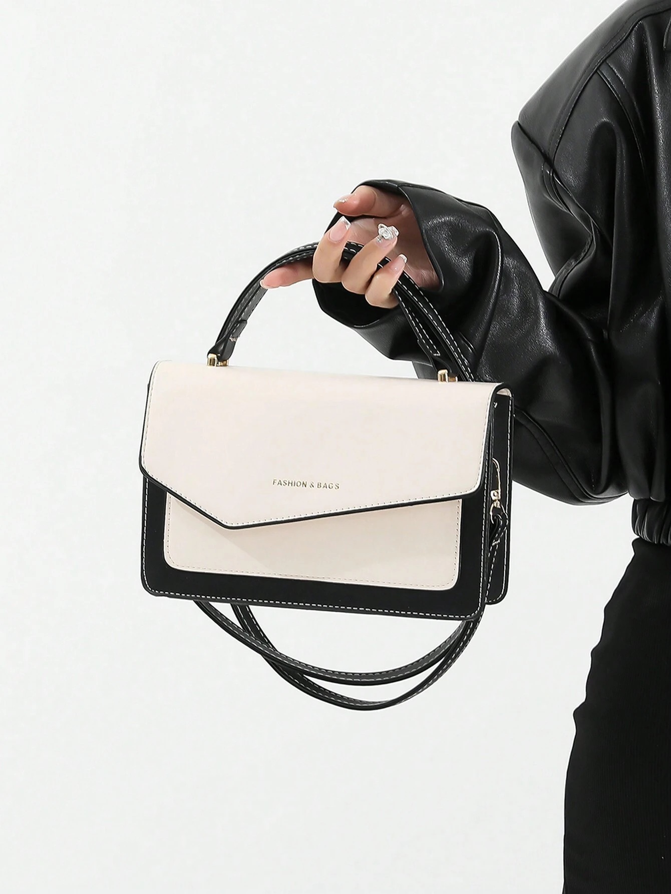 Bolso blanco con bordes blancos