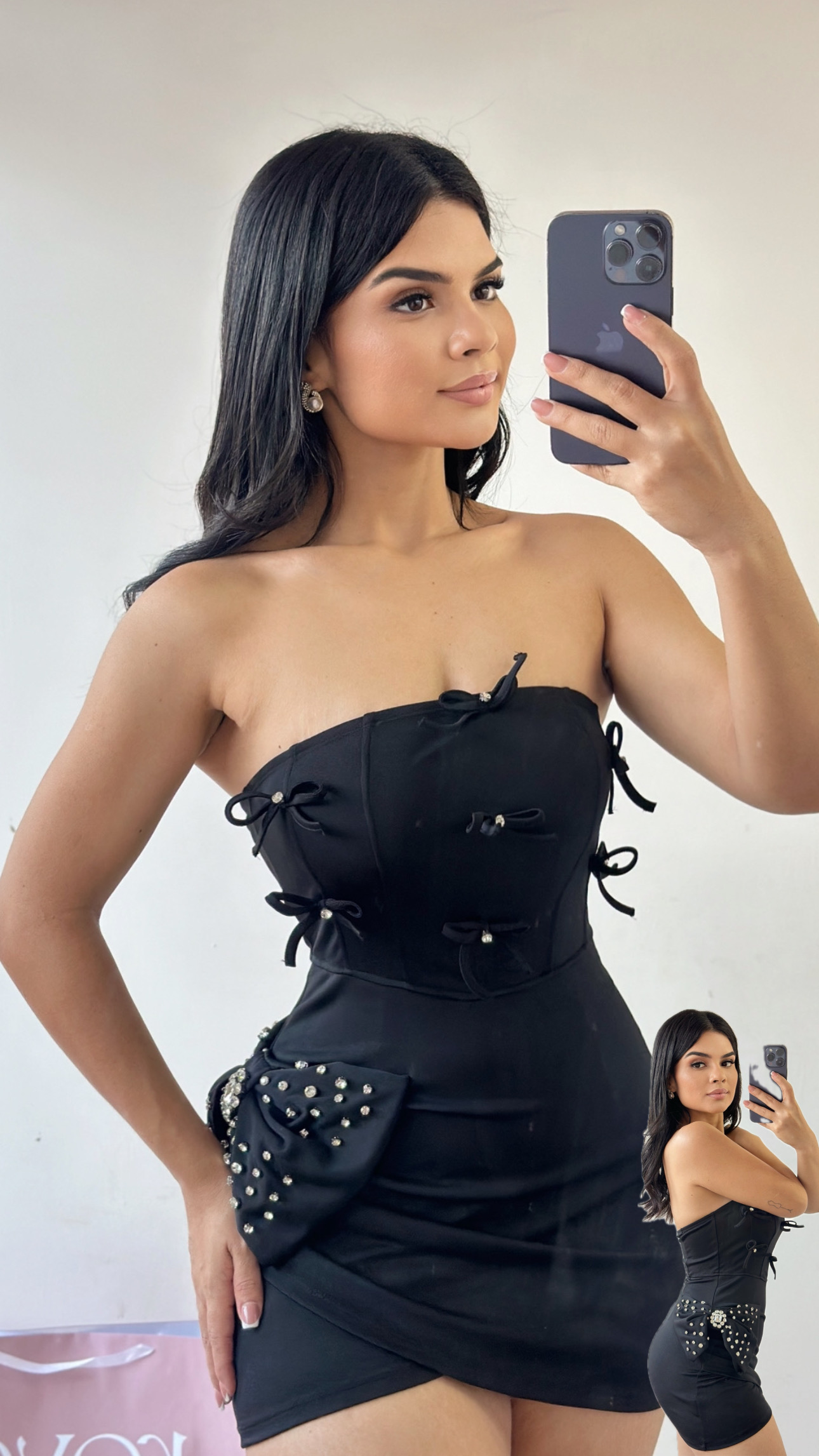 Vestido corto con piedras y lazo plateado - Negro