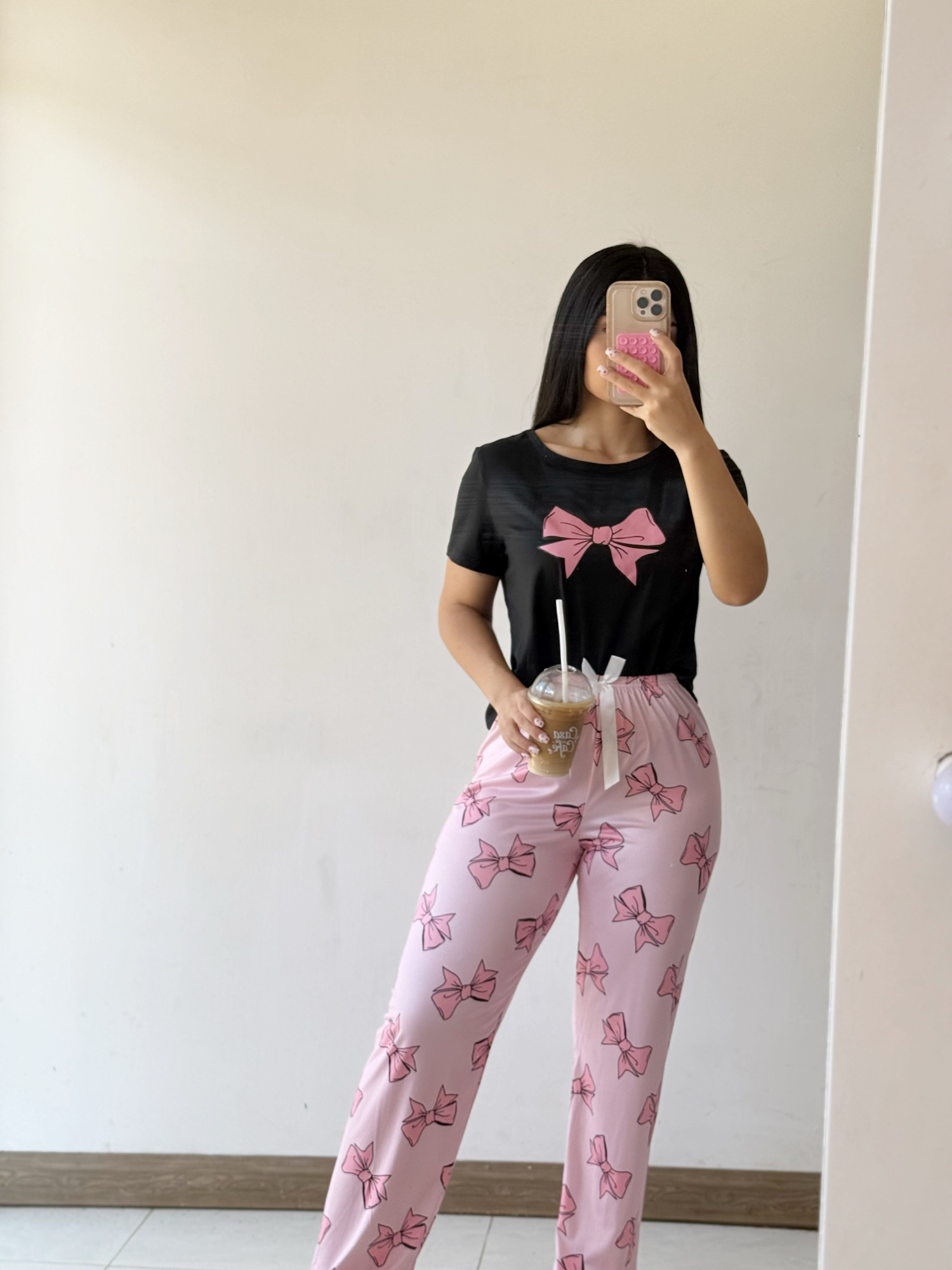 Pijama de pantalón + camiseta negra de lazo