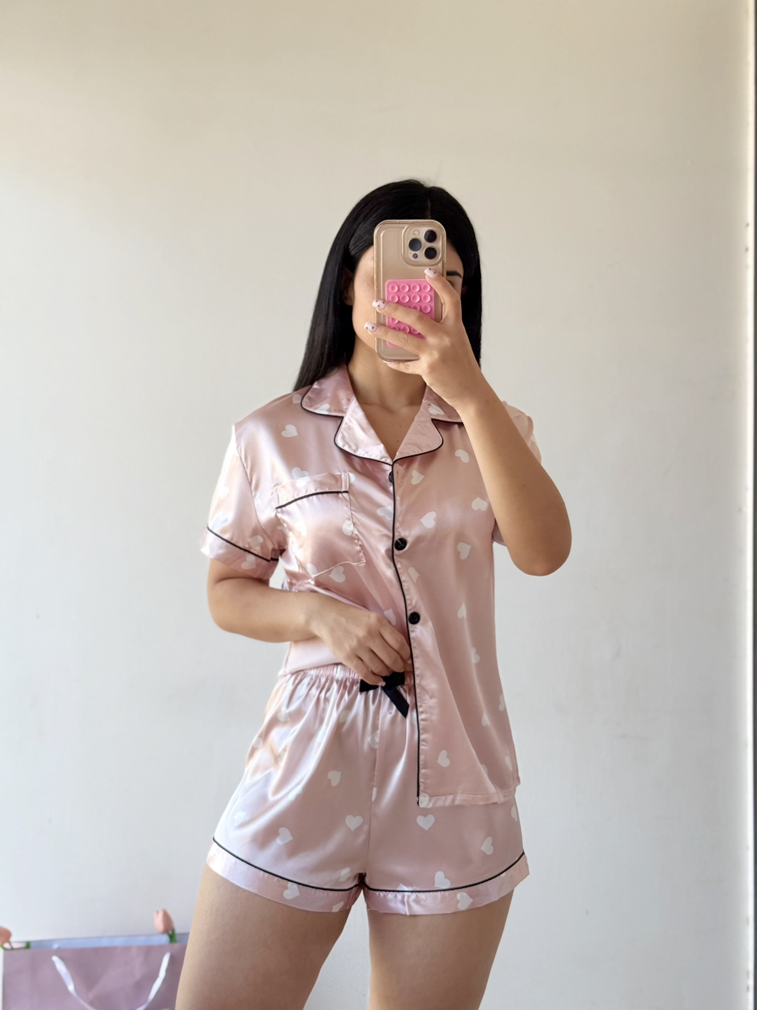 Pijama de saten de short - Corazones blancos