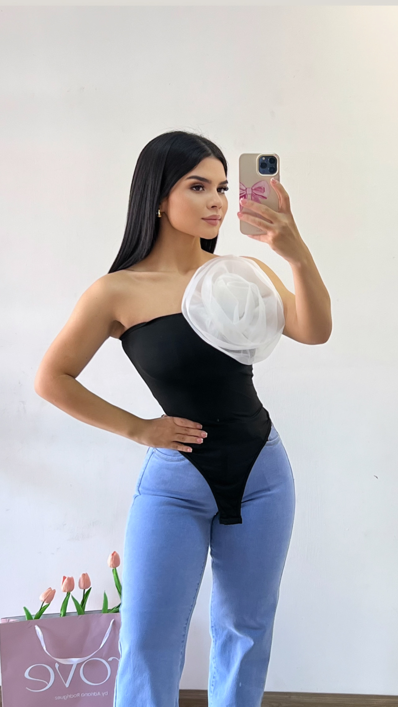 Bodysuit con rosa 3D