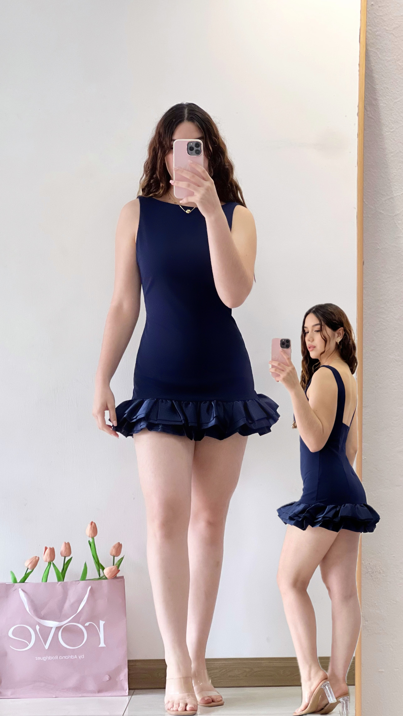 Vestido corto con vuelos al final - Azul oscuro