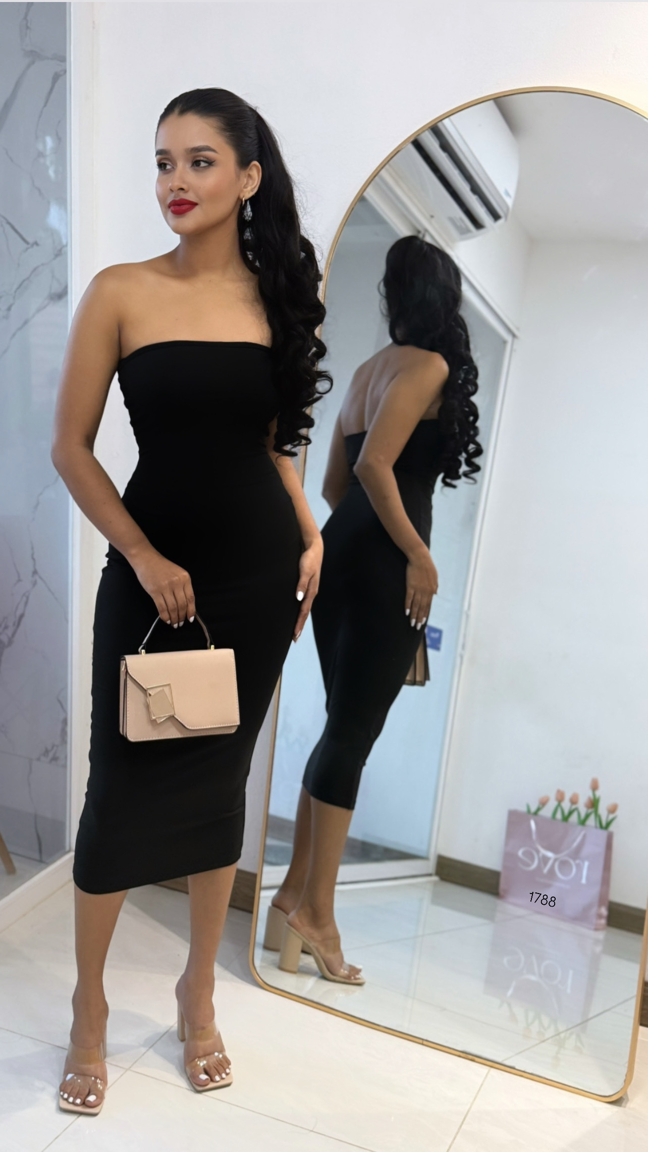 Vestido midi strapless básico