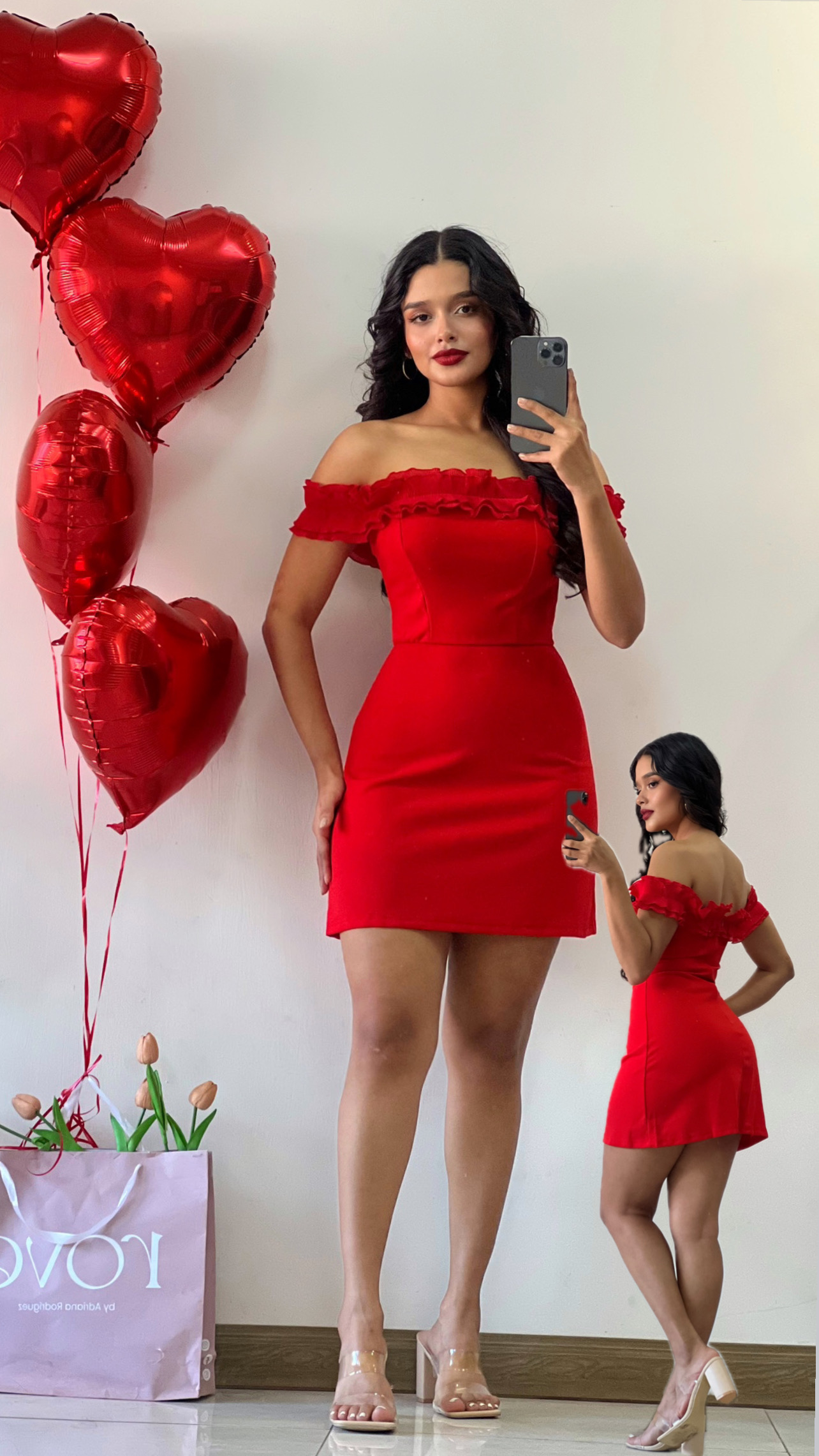 Vestido corto offshoulder con vuelos rojo