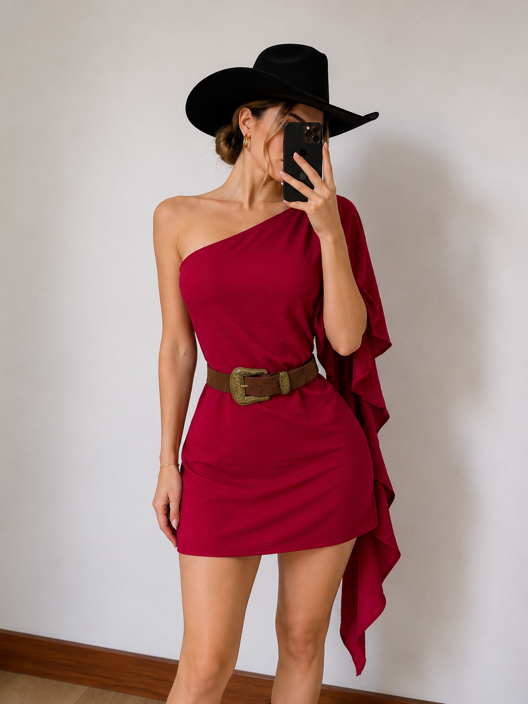Vestido corto de una manga rojo vino Ag