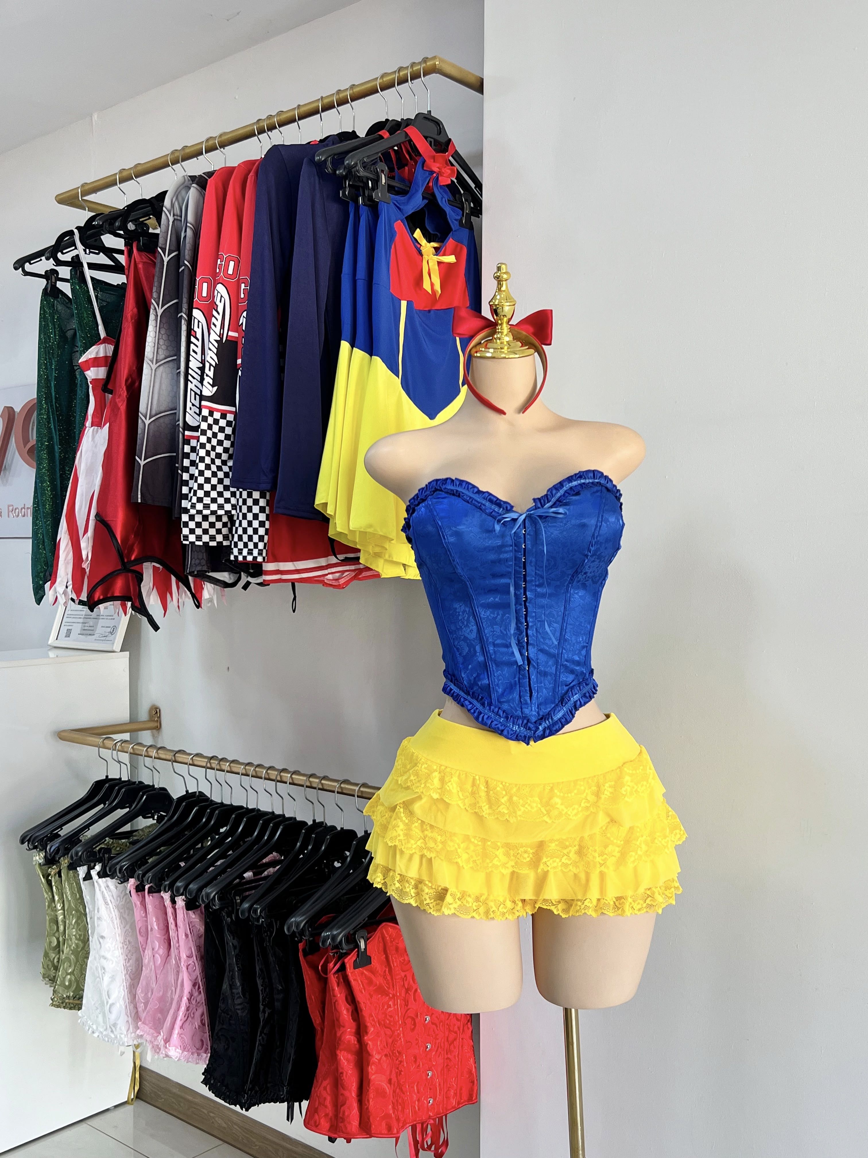 Conjunto de corsé y short blanca nieves